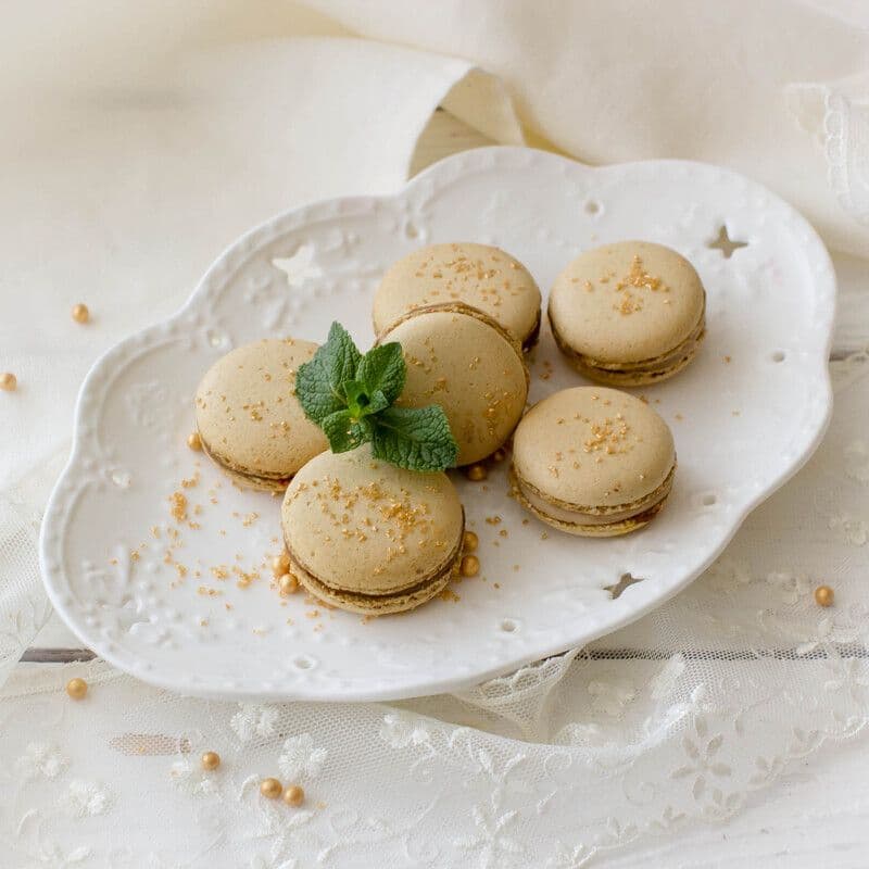 Макаронс соленая карамель